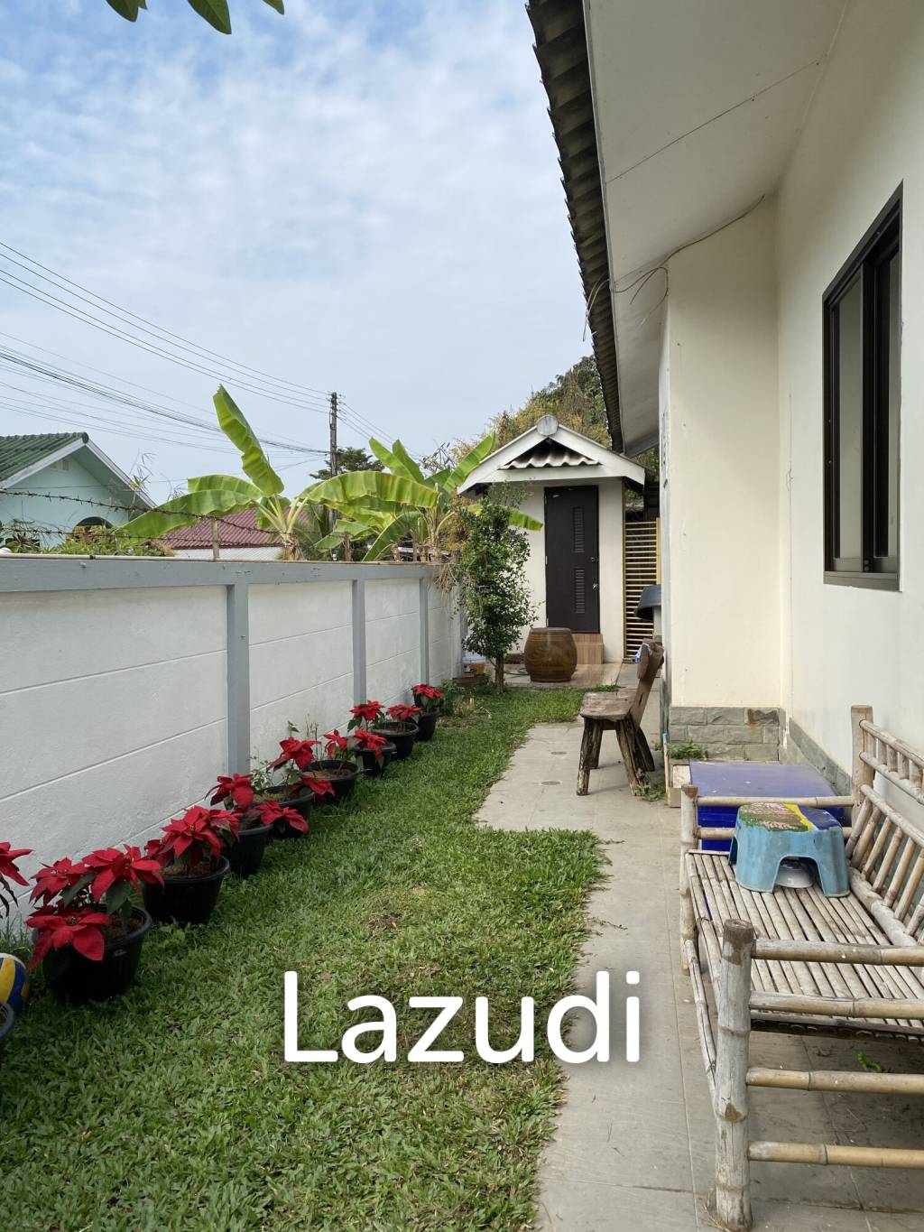 3 Bedrooms  Single-Storey House Near To The City