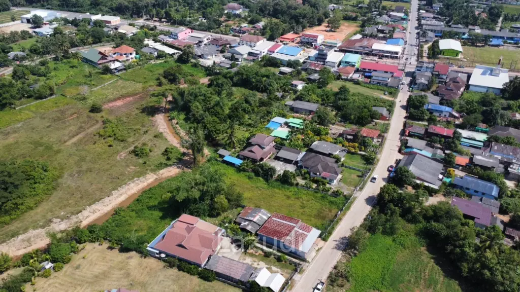 ขายที่ดิน 1 ไร่ 2 งานในแหล่งชุมชนที่ ต.ห้วยสัก
