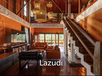 Renovated 700 m² Residence on 1,600 m² of Land – Elegance, Tranquility, Swimming Pool