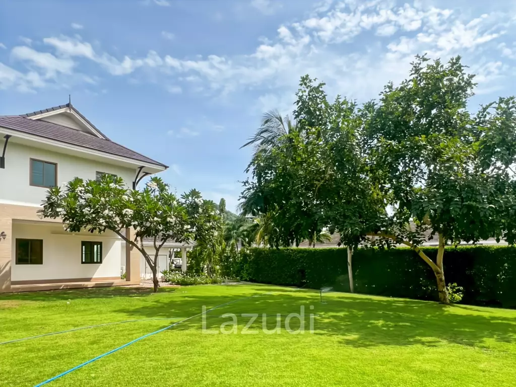 Heights 2 Khao Tao - 4 Bedroom Villa with Pool on Large 1,200 Sqm Plot