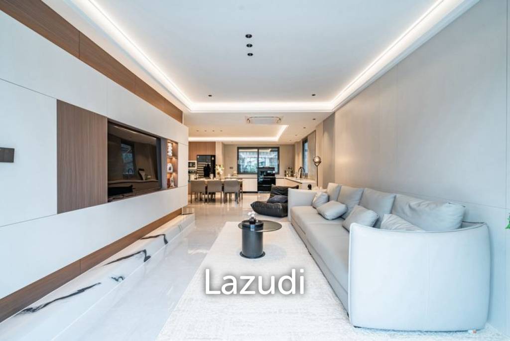 6 Beds 7 Baths 230 SQ.M. Eakmongkol Thepprasit
