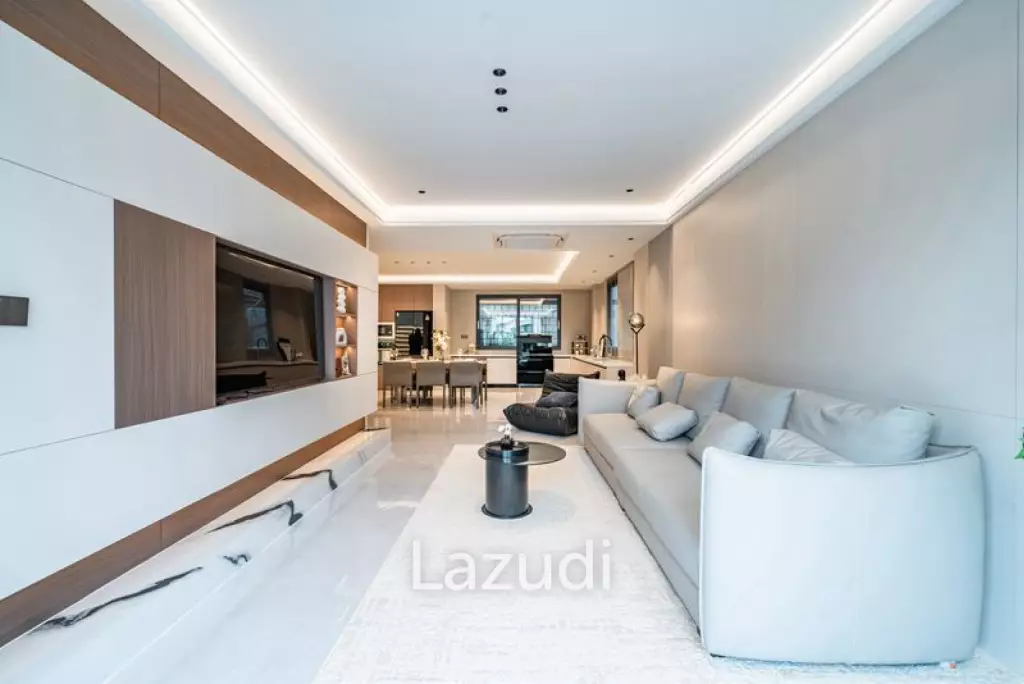 6 Beds 7 Baths 230 SQ.M. Eakmongkol Thepprasit