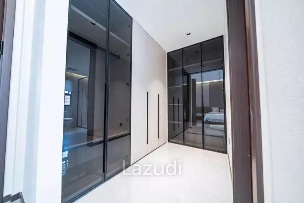 6 Beds 7 Baths 230 SQ.M. Eakmongkol Thepprasit