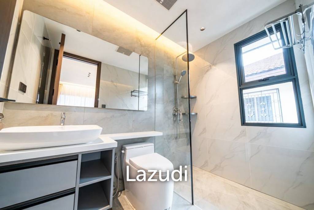 6 Beds 7 Baths 230 SQ.M. Eakmongkol Thepprasit