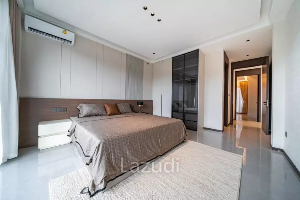 6 Beds 7 Baths 230 SQ.M. Eakmongkol Thepprasit