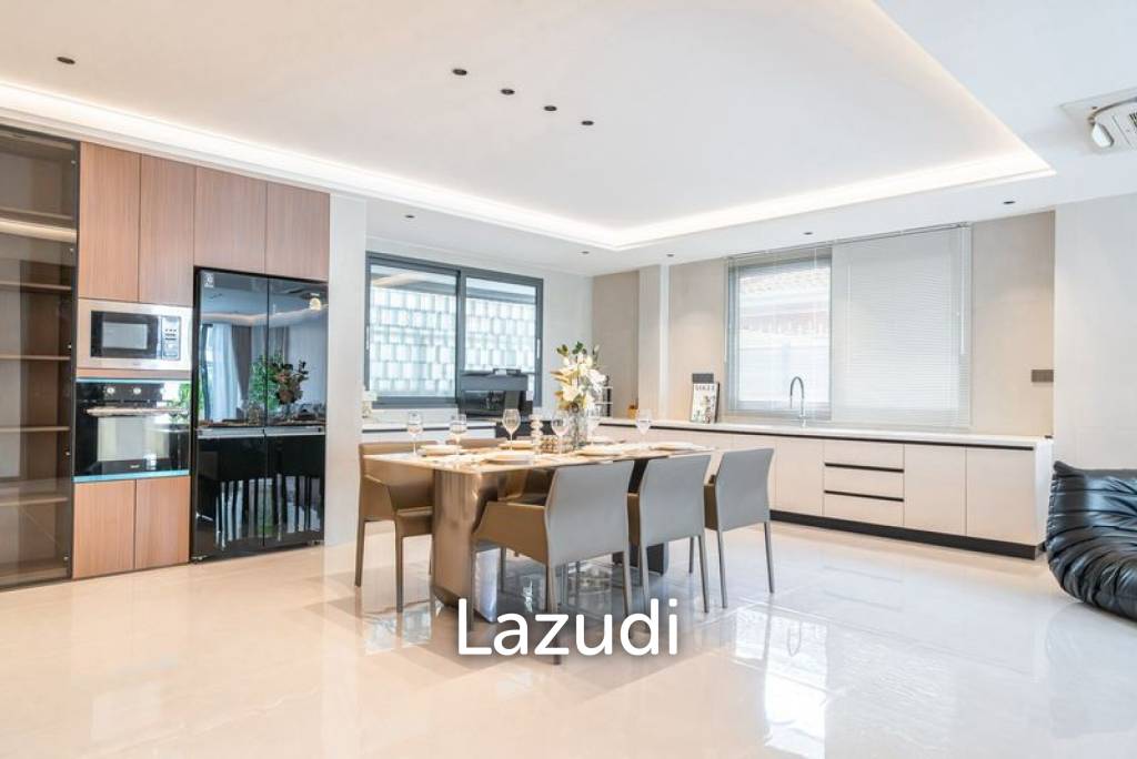 6 Beds 7 Baths 230 SQ.M. Eakmongkol Thepprasit
