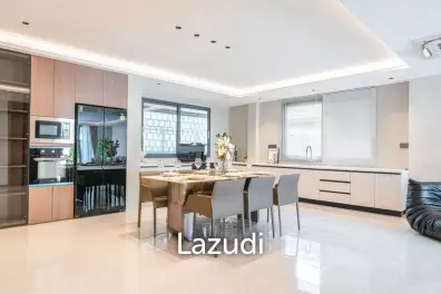 6 Beds 7 Baths 230 SQ.M. Eakmongkol Thepprasit