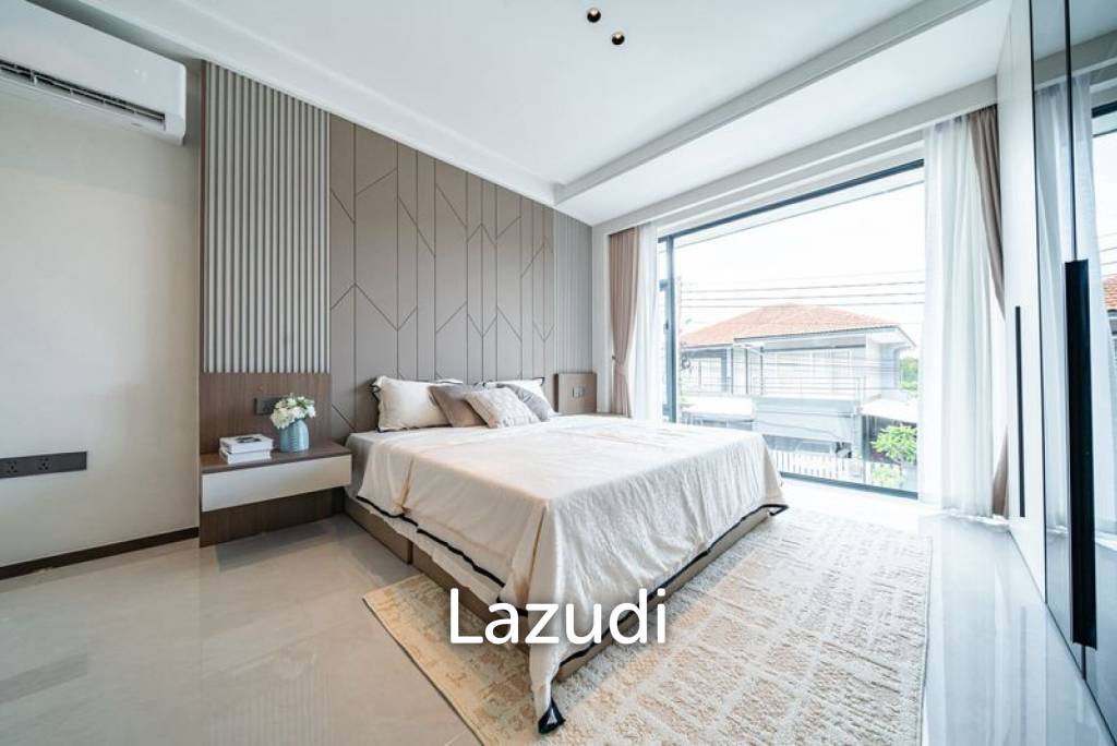 6 Beds 7 Baths 230 SQ.M. Eakmongkol Thepprasit