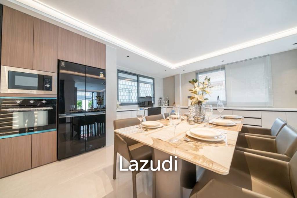 6 Beds 7 Baths 230 SQ.M. Eakmongkol Thepprasit
