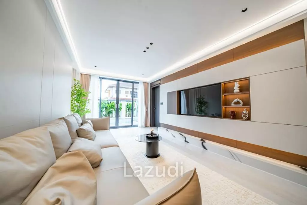 6 Beds 7 Baths 230 SQ.M. Eakmongkol Thepprasit