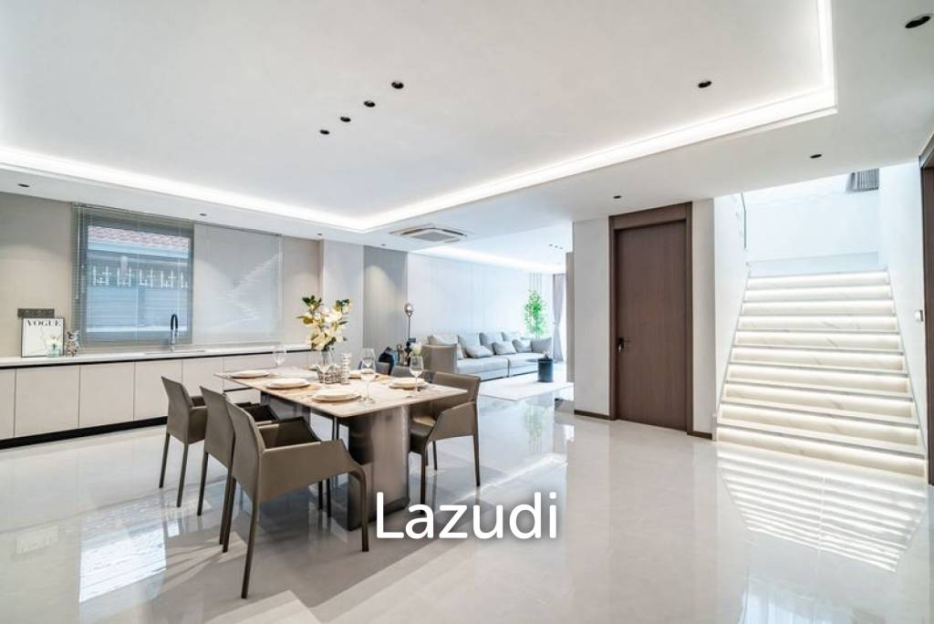 6 Beds 7 Baths 230 SQ.M. Eakmongkol Thepprasit