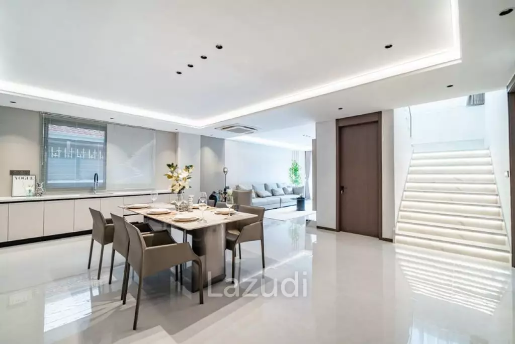 6 Beds 7 Baths 230 SQ.M. Eakmongkol Thepprasit