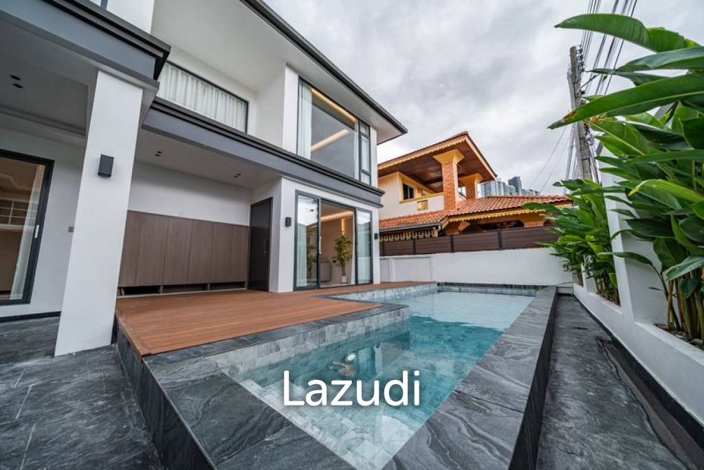 6 Beds 7 Baths 230 SQ.M. Eakmongkol Thepprasit