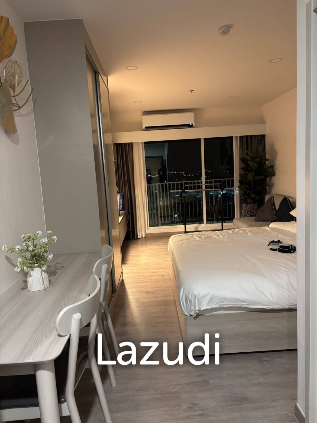 Supalai Blue Whale: Studio bedroom with Seaview