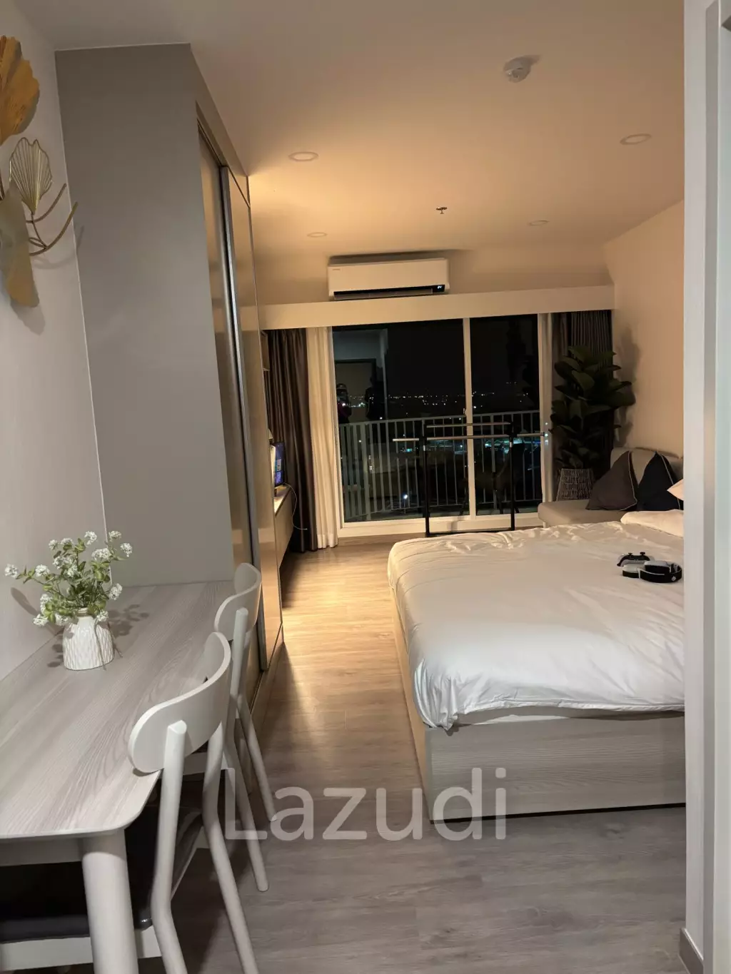 Supalai Blue Whale: Studio bedroom with Seaview