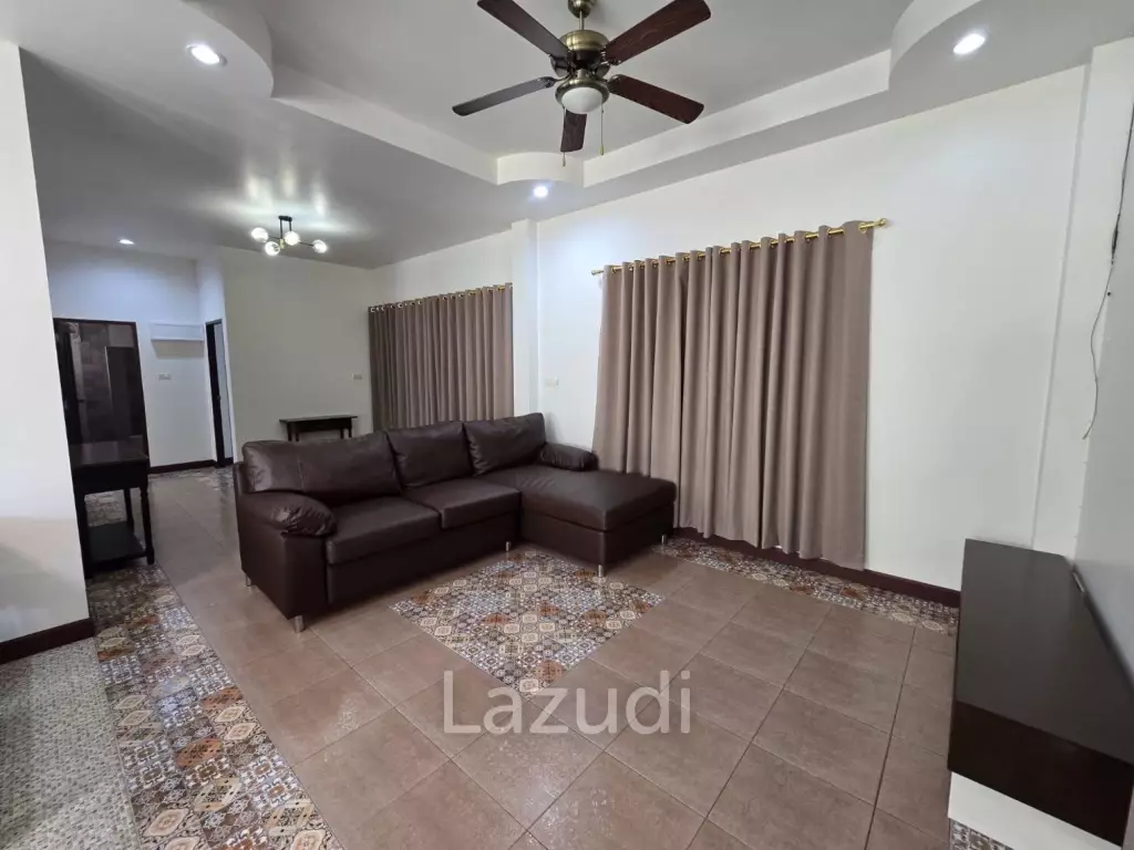 3 Bedrooms House With Swimming Pool Near to the Airport