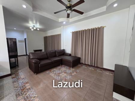 3 Bedrooms House With Swimming Pool Near to the Airport