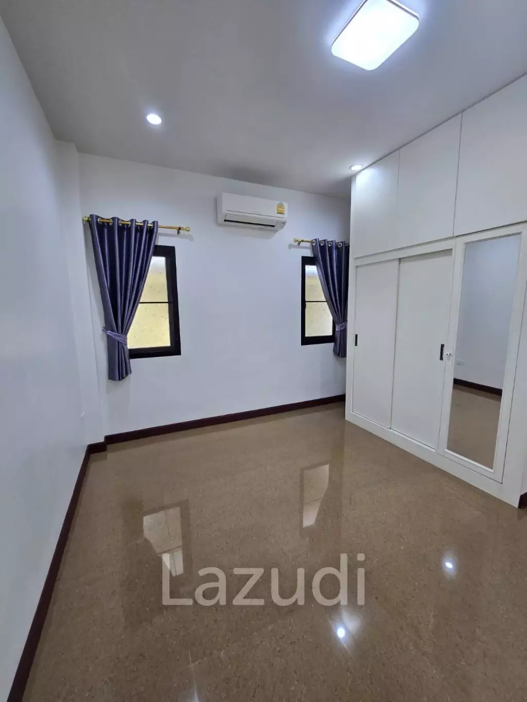 3 Bedrooms House With Swimming Pool Near to the Airport