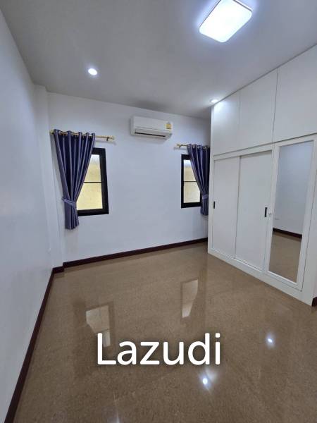 3 Bedrooms House With Swimming Pool Near to the Airport