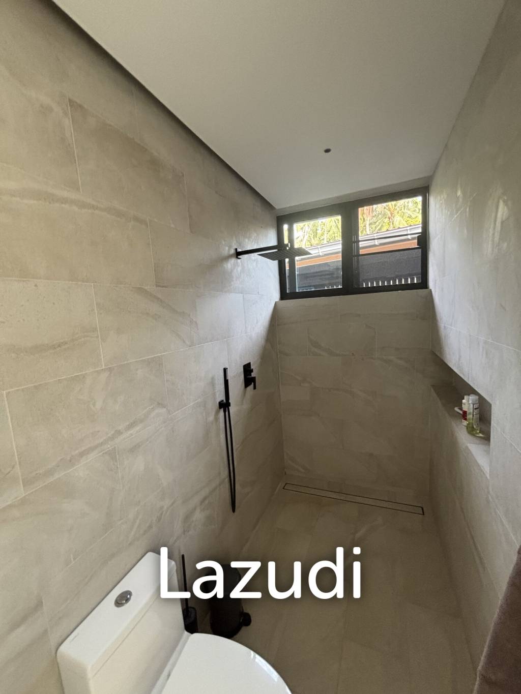 BRAND NEW 4 METER CELLING ISOLATED VILLA