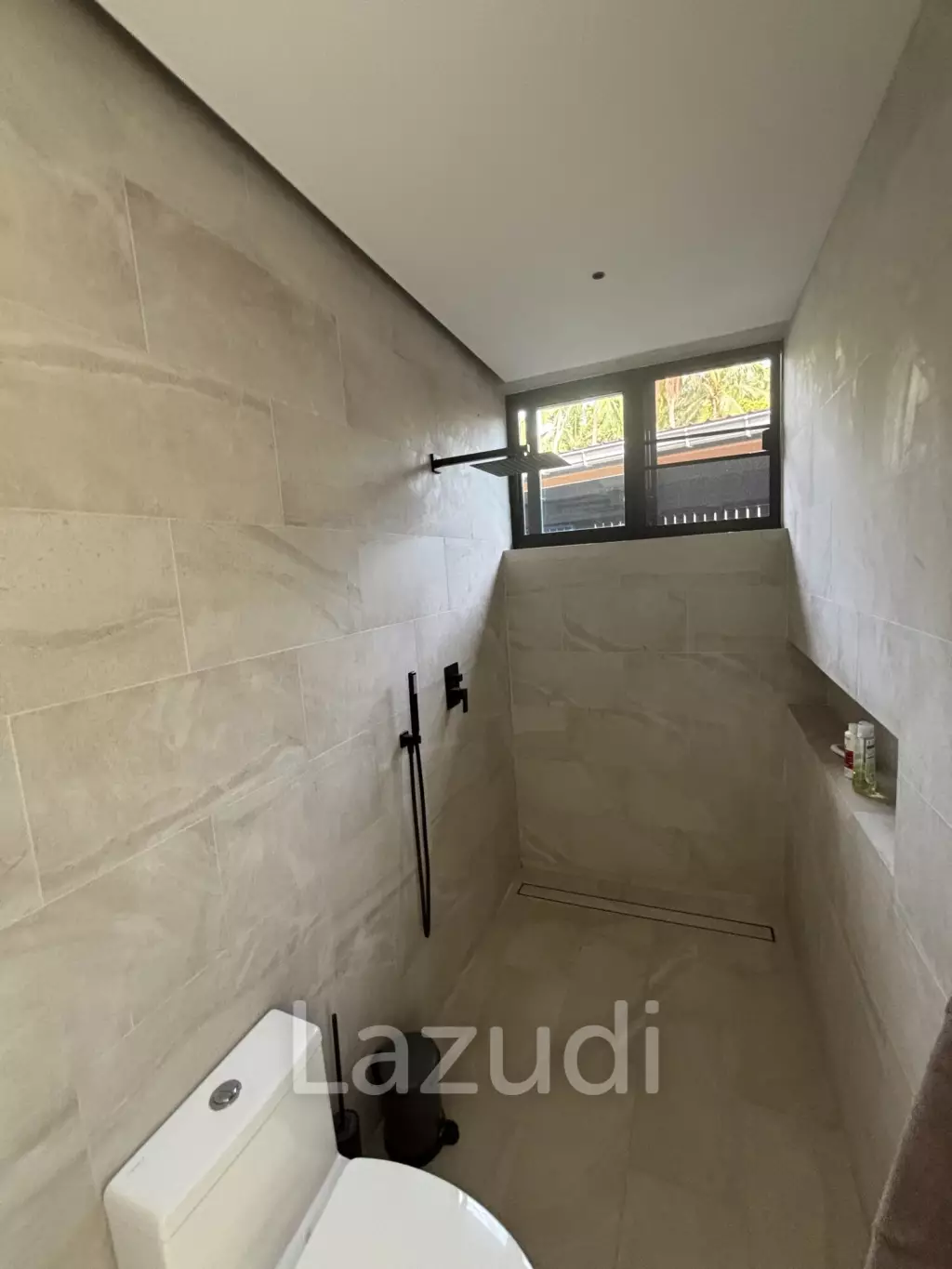 BRAND NEW 4 METER CELLING ISOLATED VILLA