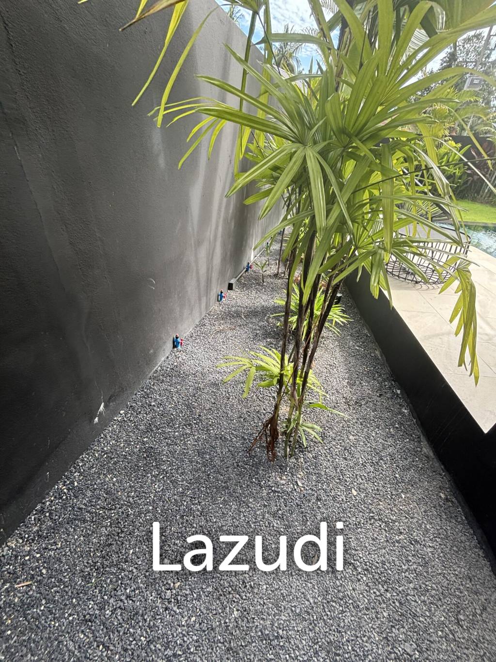 BRAND NEW 4 METER CELLING ISOLATED VILLA