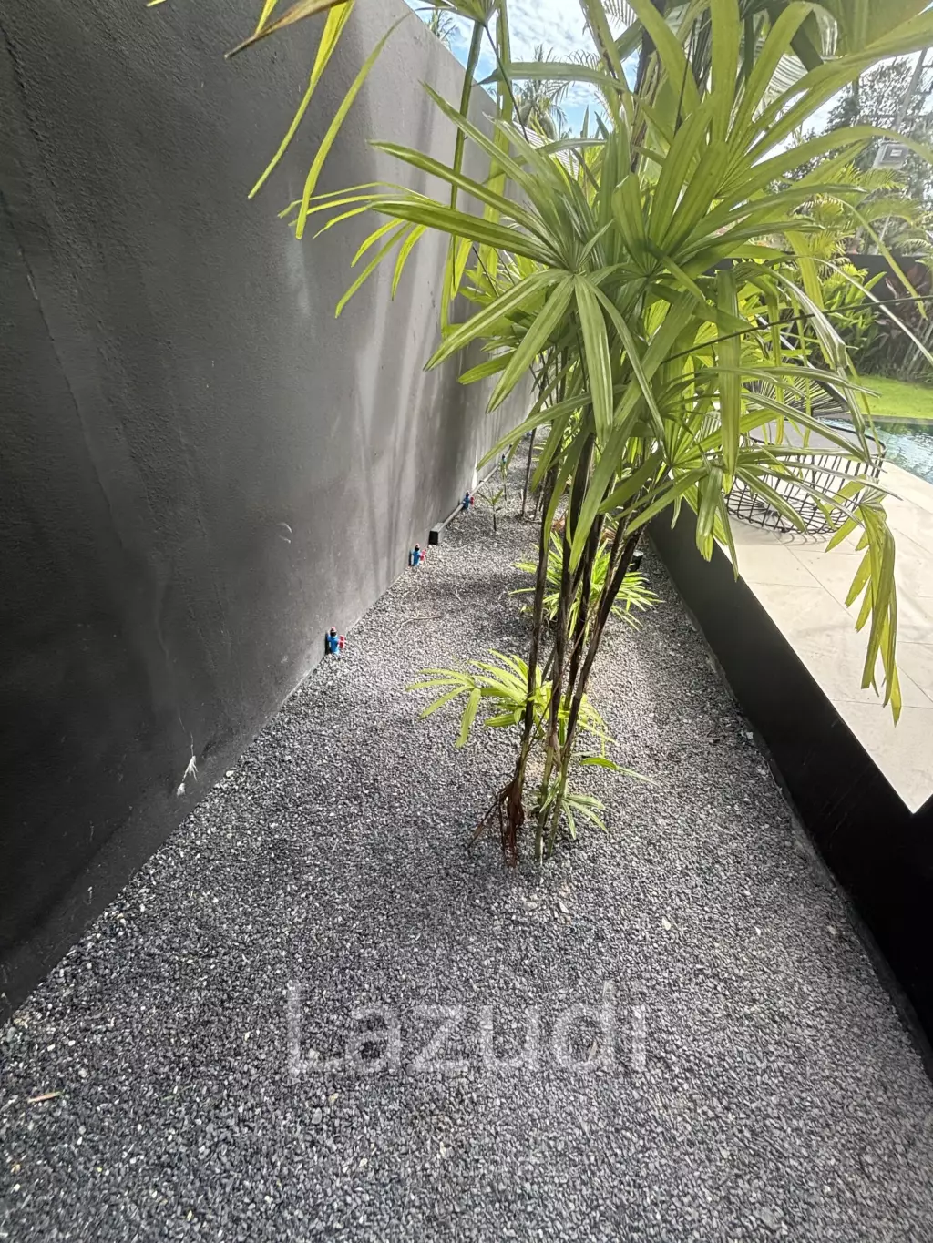 BRAND NEW 4 METER CELLING ISOLATED VILLA