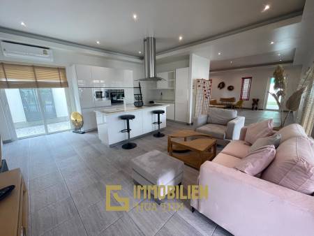 Orchid Paradise Homes: Современная вилла с бассейном