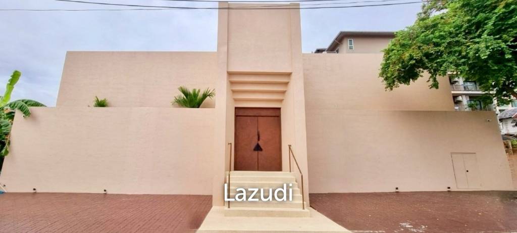 5 Bedrooms 6 Bathrooms 400 SQ.M. Villa Barrera