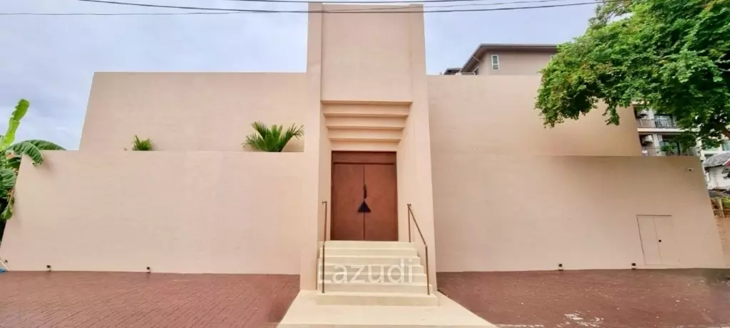 5 Bedrooms 6 Bathrooms 400 SQ.M. Villa Barrera