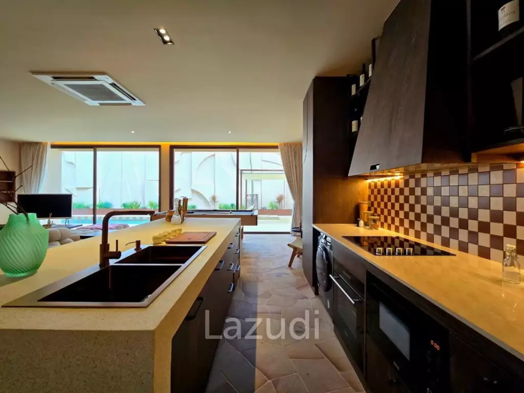 5 Bedrooms 6 Bathrooms 400 SQ.M. Villa Barrera