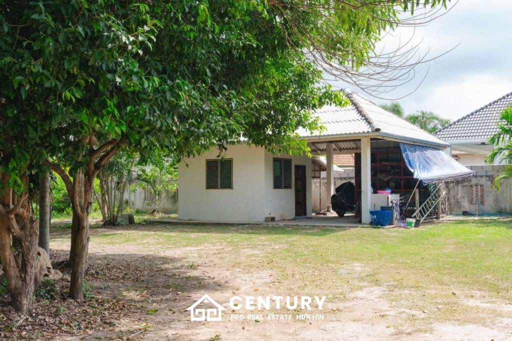 LAND FOR SALE 4 RAI IN HIN LEK FAI WITH SINGLE HOUSE