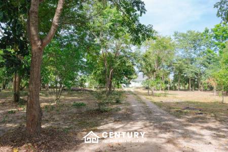 LAND FOR SALE 4 RAI IN HIN LEK FAI WITH SINGLE HOUSE