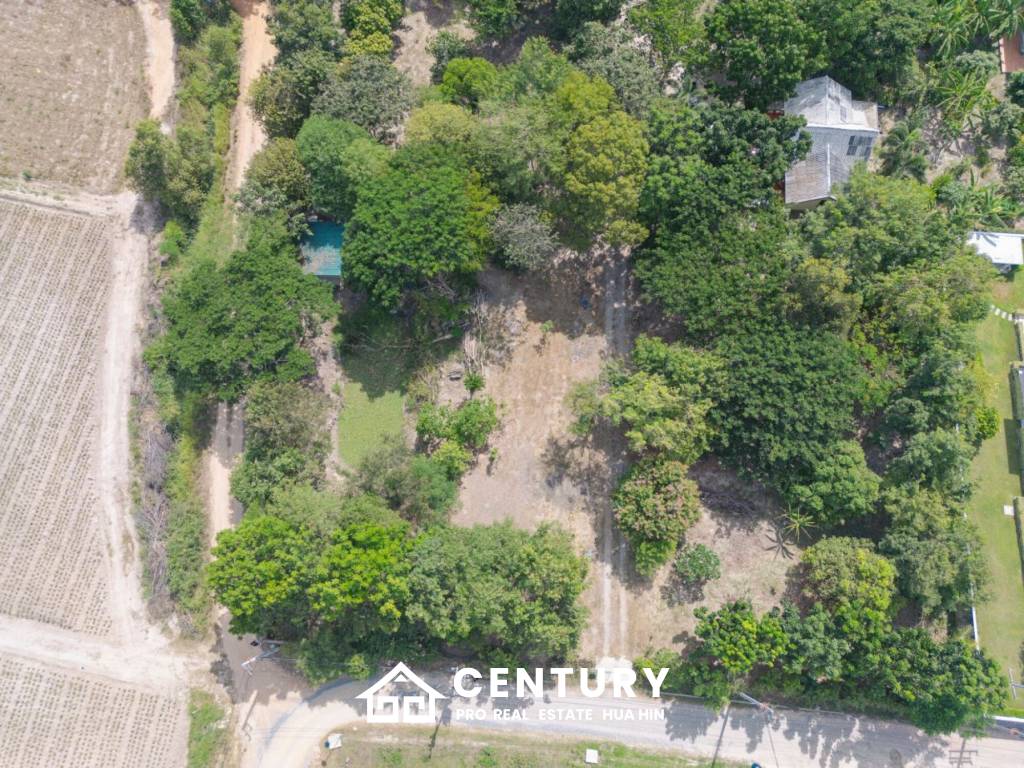 LAND FOR SALE 4 RAI IN HIN LEK FAI WITH SINGLE HOUSE
