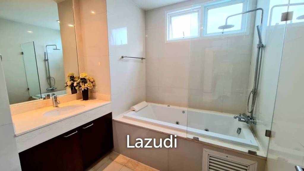 2 bedrooms, 1 bathroom 160  Sq.m. at Piyathip Place