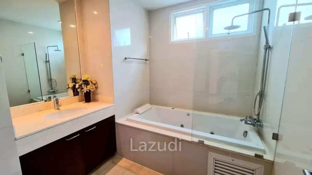 2 bedrooms, 1 bathroom 160  Sq.m. at Piyathip Place