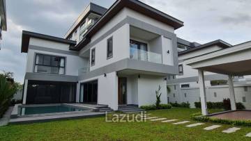4 Beds 5 Baths 300 SQ.M. Serenity Jomtien Villas