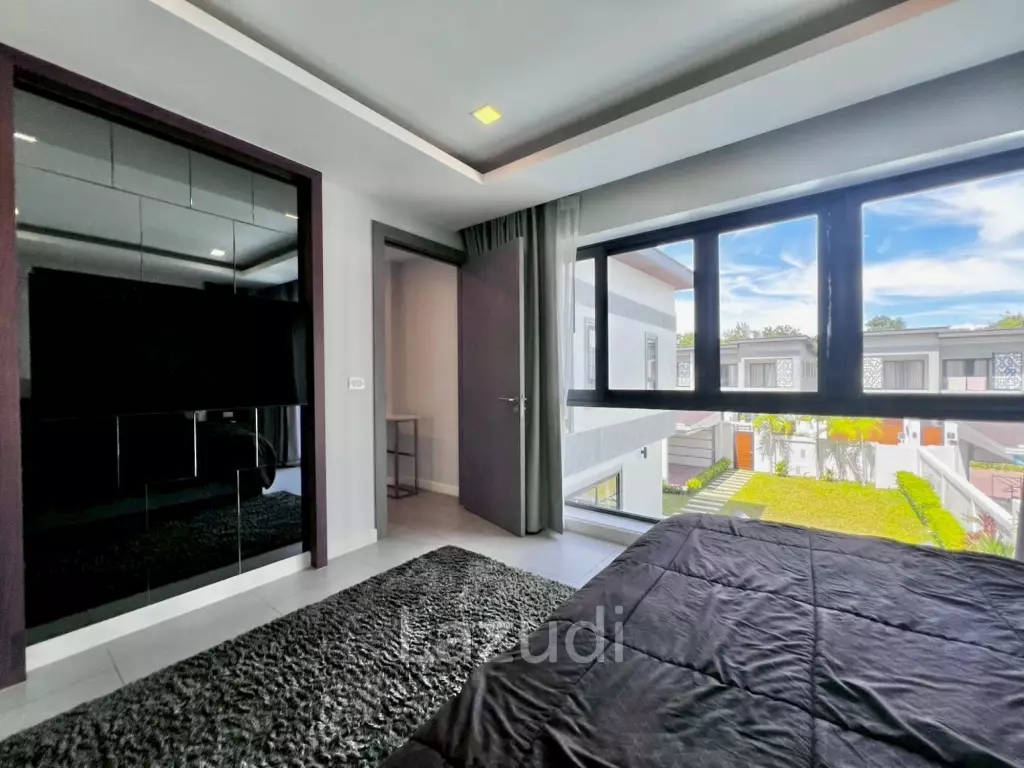 4 Beds 5 Baths 300 SQ.M. Serenity Jomtien Villas