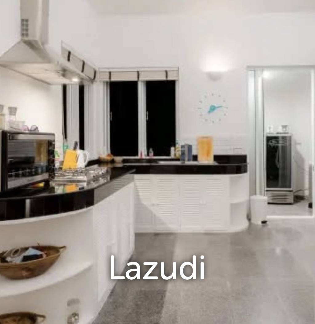 WHITE LOTUS 1: 4 Bed Bali Style Pool Villa