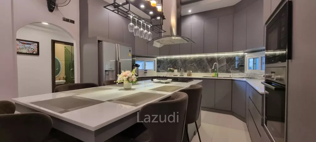 4 Beds 5 Baths 240 SQ.M. Villa In Holiday Garden Resort