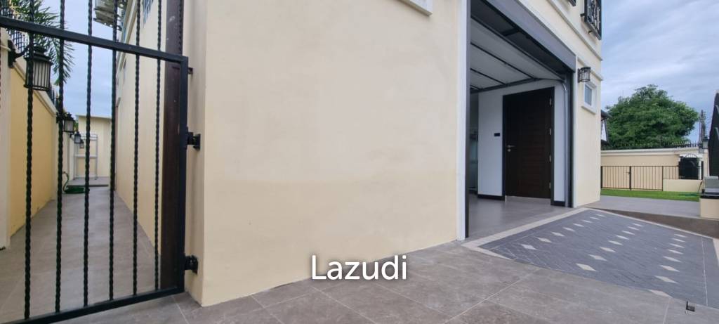 4 Beds 5 Baths 240 SQ.M. Villa In Holiday Garden Resort