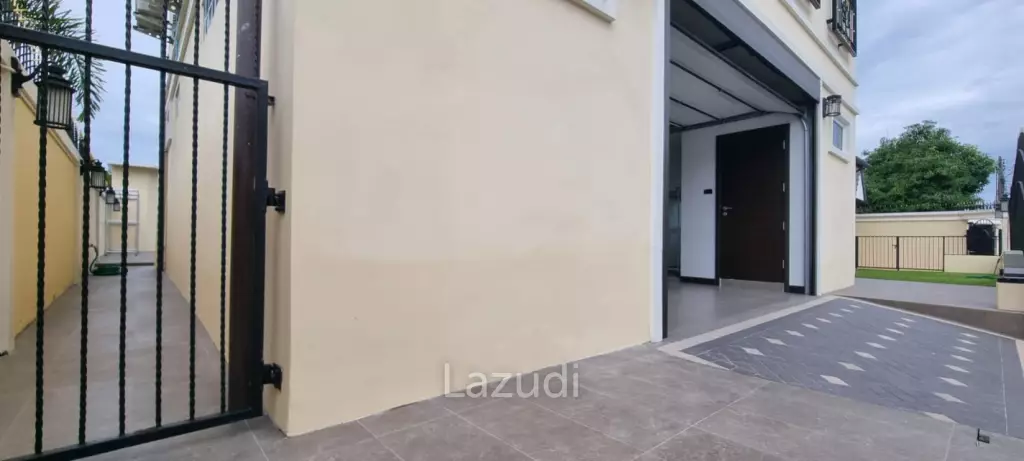4 Beds 5 Baths 240 SQ.M. Villa In Holiday Garden Resort