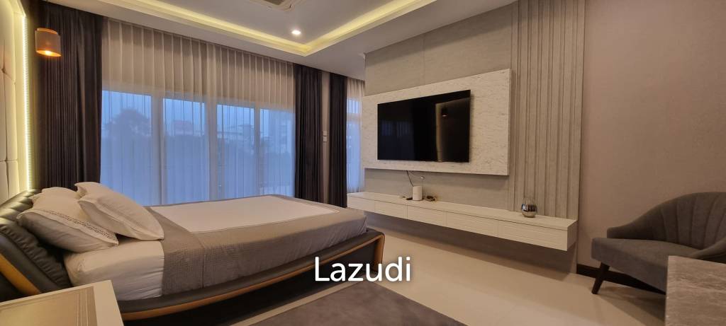 4 Beds 5 Baths 240 SQ.M. Villa In Holiday Garden Resort