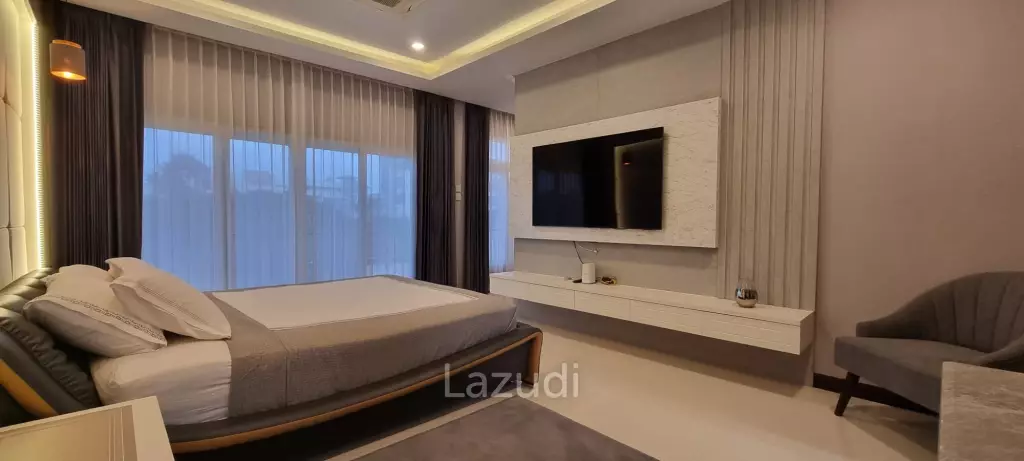 4 Beds 5 Baths 240 SQ.M. Villa In Holiday Garden Resort