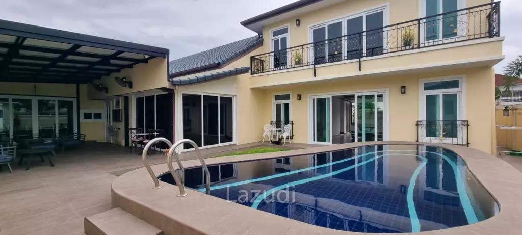 4 Beds 5 Baths 240 SQ.M. Villa In Holiday Garden Resort