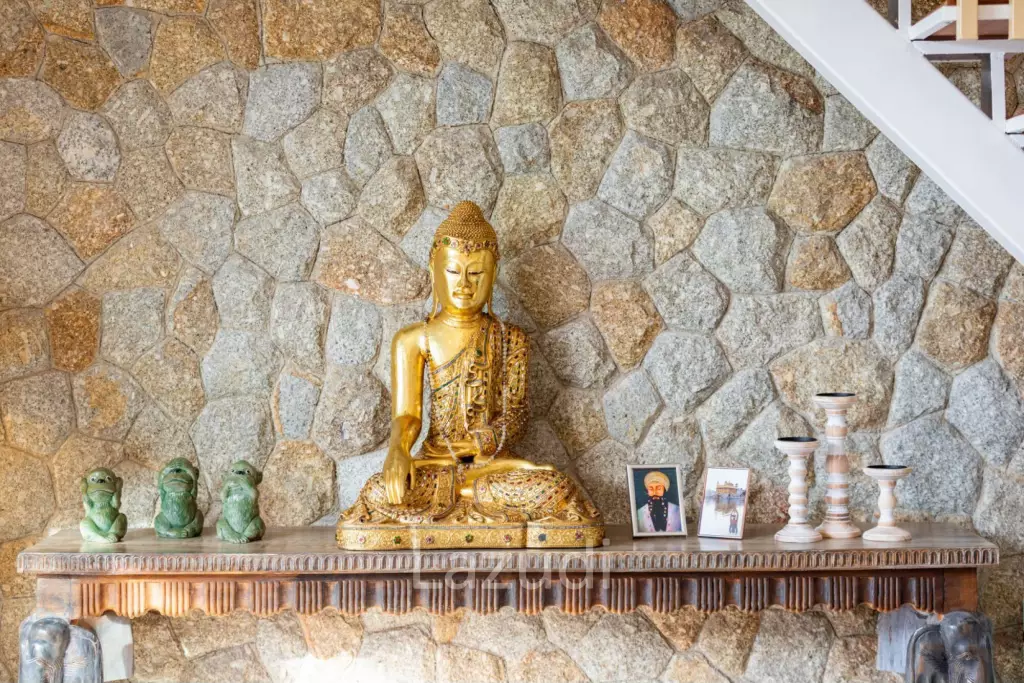 Modern 3-Bed Balinese Style Villa In Mae Nam