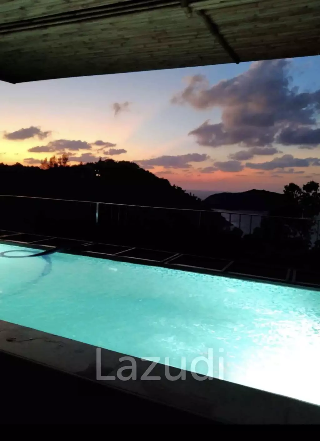 Sea View Building - Just 200m from the beach!