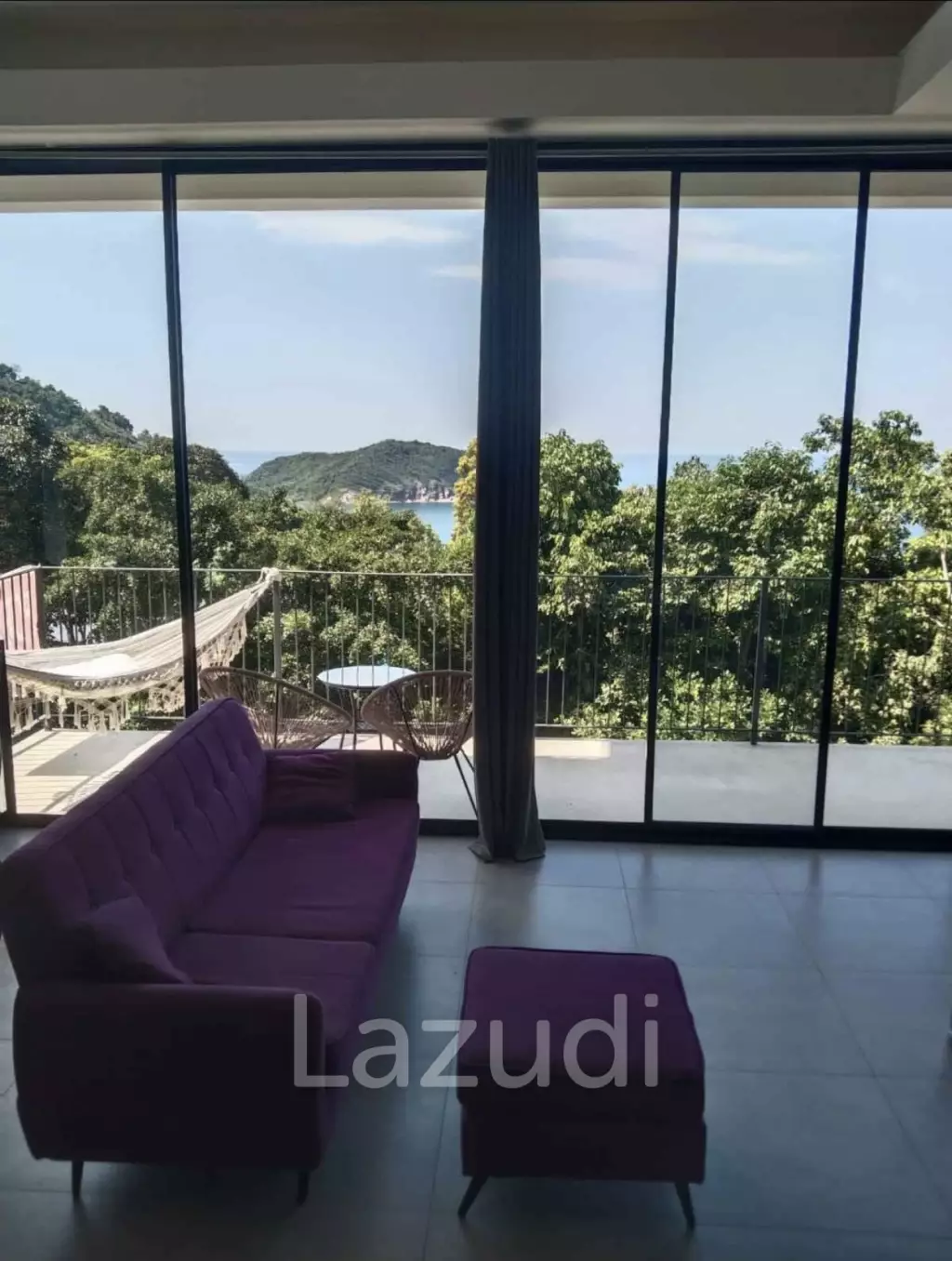 Sea View Building - Just 200m from the beach!