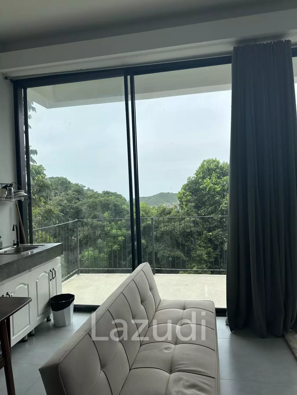 Sea View Building - Just 200m from the beach!