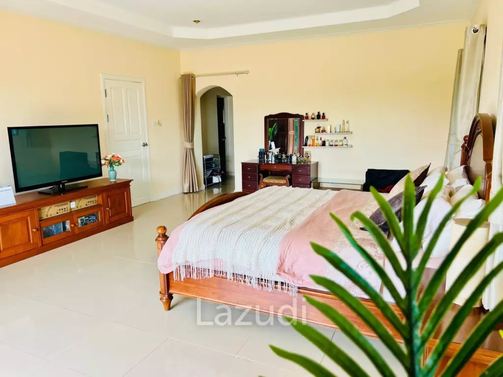 4 Beds 5 Baths 500 SQ.M. Bangsaray House